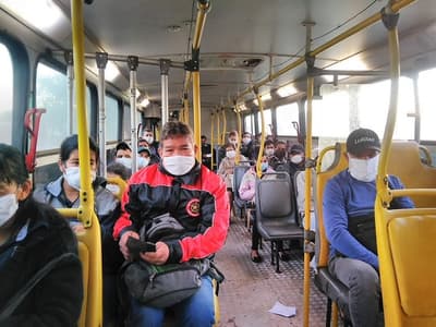Elevan a 16 personas paradas la cantidad máxima en buses
