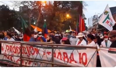 Más de 1.500 campesinos marchan este martes en la capital del país