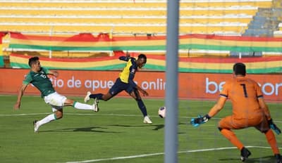 Ecuador remonta y vence a Bolivia