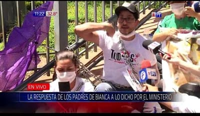 Padres de Bianca se encadenan y amenazan con demandar al Estado