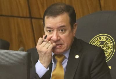 Defensa de Cuevas logra postergar inicio de juicio oral