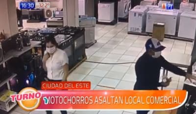 Asaltantes se llevan millones y celulares de alta gama de local comercial