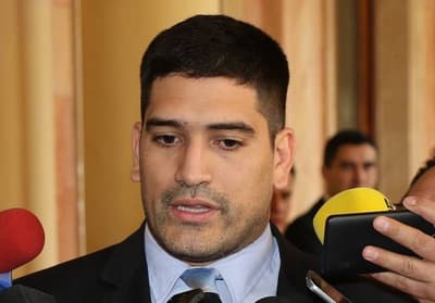 Espínola busca apoyo liberal para evitar desafuero