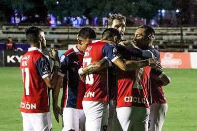 Cerro gana en Villarrica y se mantiene en la pelea