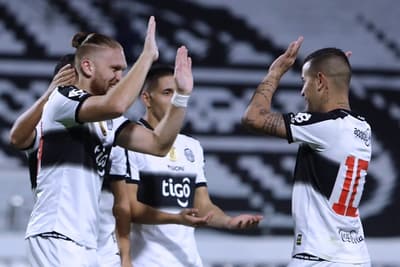 Olimpia remonta y termina goleando a Luqueño