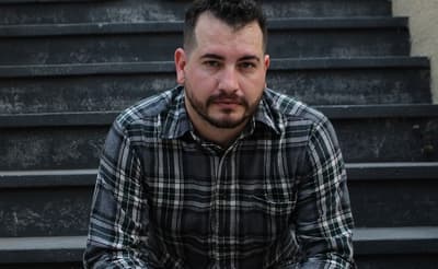 Fer Velázquez lanza su nueva canción “A escondidas”