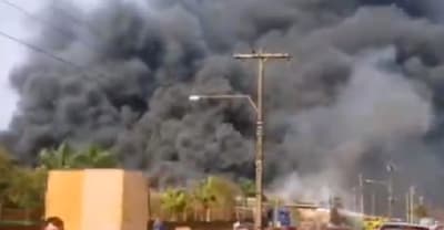 Reportan incendio de gran magnitud en fábrica textil