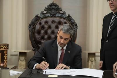 Ejecutivo corrige el aumento del salario mínimo tras error