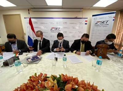 Paro se camioneros se levanta tras firma de acuerdo