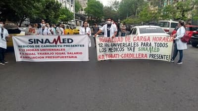Más de 3.000 médicos están en huelga exigiendo equiparación salarial