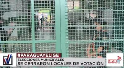 Cierran portones en colegios electorales