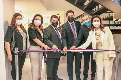 Farmacéutica reinaugura área de control de calidad