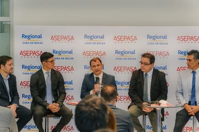 Aseguradora coloca acciones a través de casa de bolsa de banco