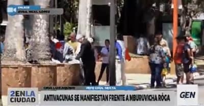 “Antivacunas” obligan a cerrar avenida y se genera caos en el tráfico