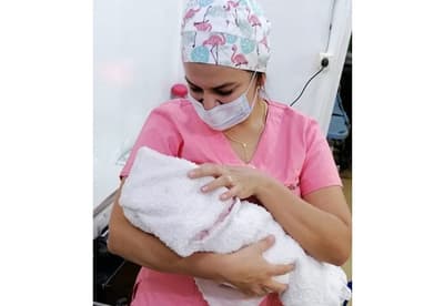 Salud registra el nacimiento de una niña como la primera del 2022