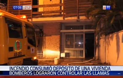 Depósito de vivienda arde en llamas en Asunción