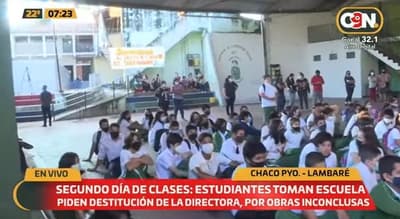 Estudiantes y padres toman colegio en Lambaré en segundo día de clases