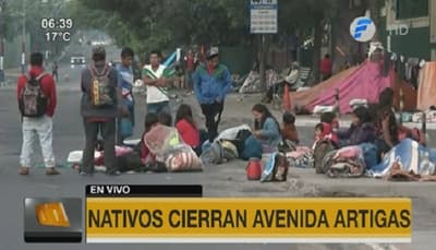 Nativos se manifiestan y cortan la avenida Artigas
