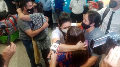 Italiana se reencuentra en Paraguay con su familia biológica tras 40 años