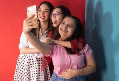 Emprendedores fusionan la fotografía y el entreneminiento en “Selfie Róga”