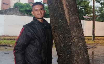 Senador contrata a trabajador que salvó a su hijo del raudal