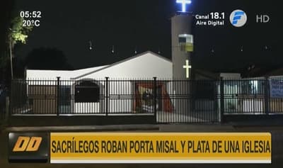 Roban dinero y un objeto de bronce de iglesia