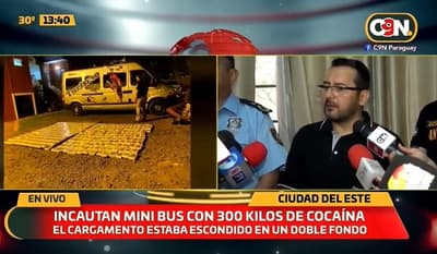 Policía incauta minibús con 388 kilos de cocaína en Hernandarias