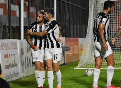 Libertad gana y asegura su continuidad en la punta 