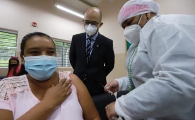 Llegan al país vacunas bivalentes contra el Covid-19