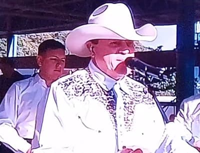 Lalo sorprende a las madres en Caacupé 