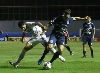 Resistencia remonta y vence a Nacional 