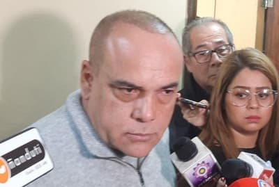 “El eje del mal” está detrás del avión carguero, afirma Bachi 