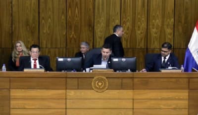 Diputados desvirtúan proyecto de control a tabacaleras y clubes