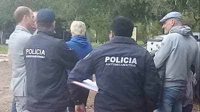 Alemanes buscados se entregan con las niñas