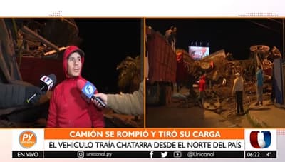 Camión chatarrero vuelca en zona de 4 Mojones