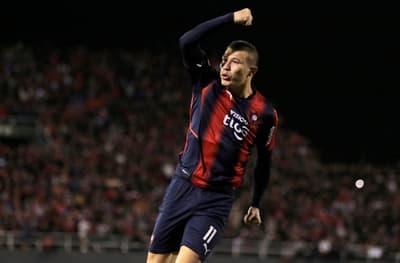 Cerro gana en el este y sigue firme en la punta