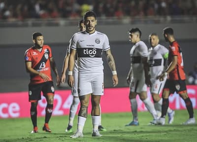 Olimpia cae en penales ante Goianiense 