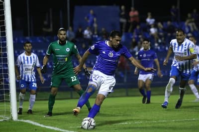 Sol de América consigue su primera victoria ante 12 de Octubre 