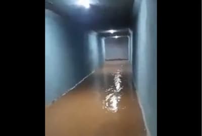 Polémico túnel peatonal de Barrero se llena de agua