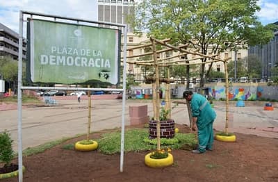 Fustigan “hermoseamiento” de Plaza de la Democracia en redes 