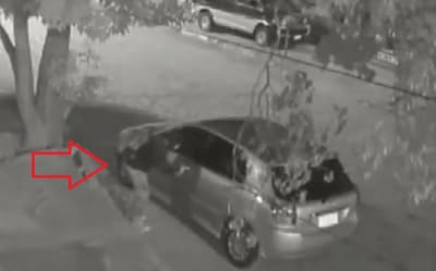 Cámara capta a delincuente llevándose un auto en segundos 