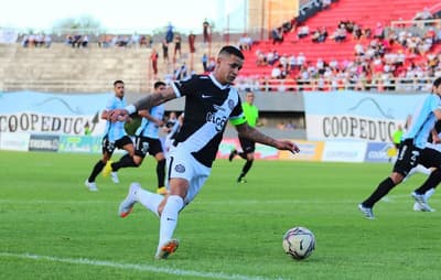 Olimpia triunfa con lo justo ante Guaireña 