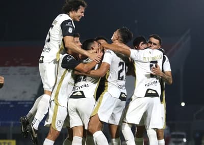 Tacuary le aplica paliza al 12 de Octubre 