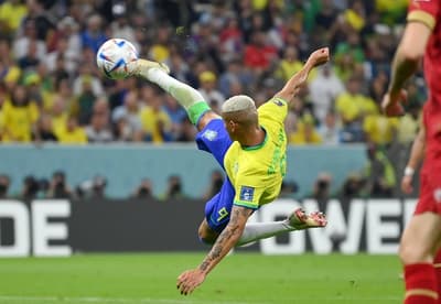Brasil arranca triunfando con un golazo 