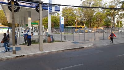 Surtidor de Enex ubicado frente a Embajada debe ser desmontado, según ministro Ríos