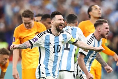 Argentina sufre al extremo, pero pasa en penales 