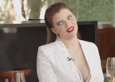 Sol Cartes celebra fiesta de un país al que no puede entrar, dicen en redes 