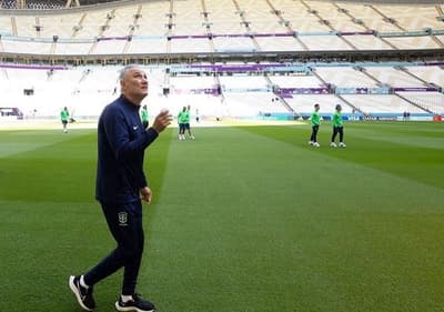 Tite sufre asalto y reclamo por eliminación 