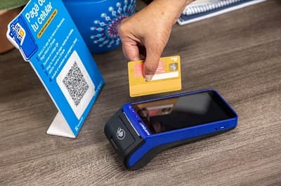 Reportan caos en supermercados por problemas en red de Bancard 