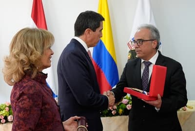 Condecoran a Fiscalía y Policía de Colombia por investigación del caso Pecci 